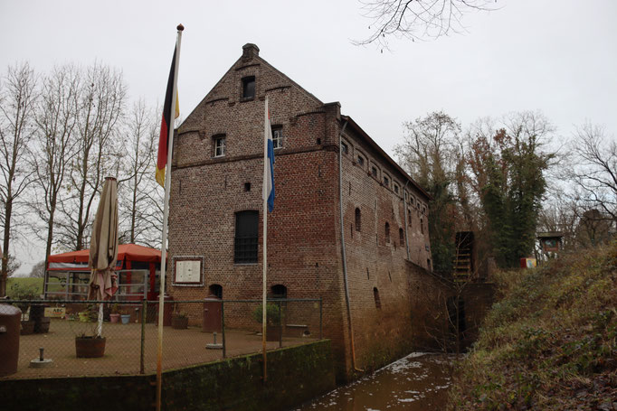 De Wijmarsche watermolen, gebouwd in 1677 en nadien meerdere malen uitgebreid en verbouwd.