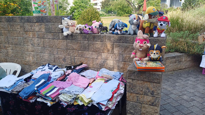 gut erhaltene Kinder- und Babykleidung in vielen verschiedenen Größen