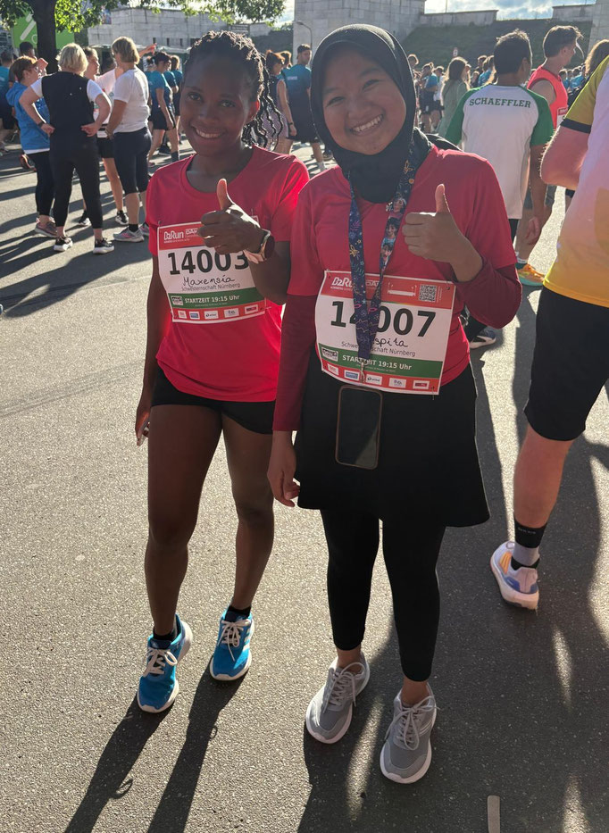 glückliche Teilnehmerinnen aus der Schwesternschaft