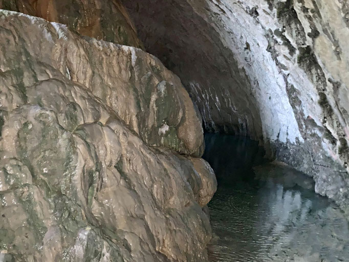 Cueva Aljibe (totalmente prohibido bañarse)