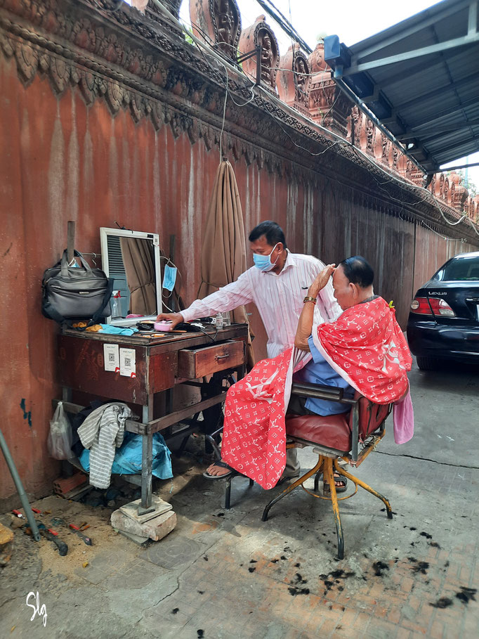 Coiffeur de rue - Phnom Penh (Cambodge) 2025