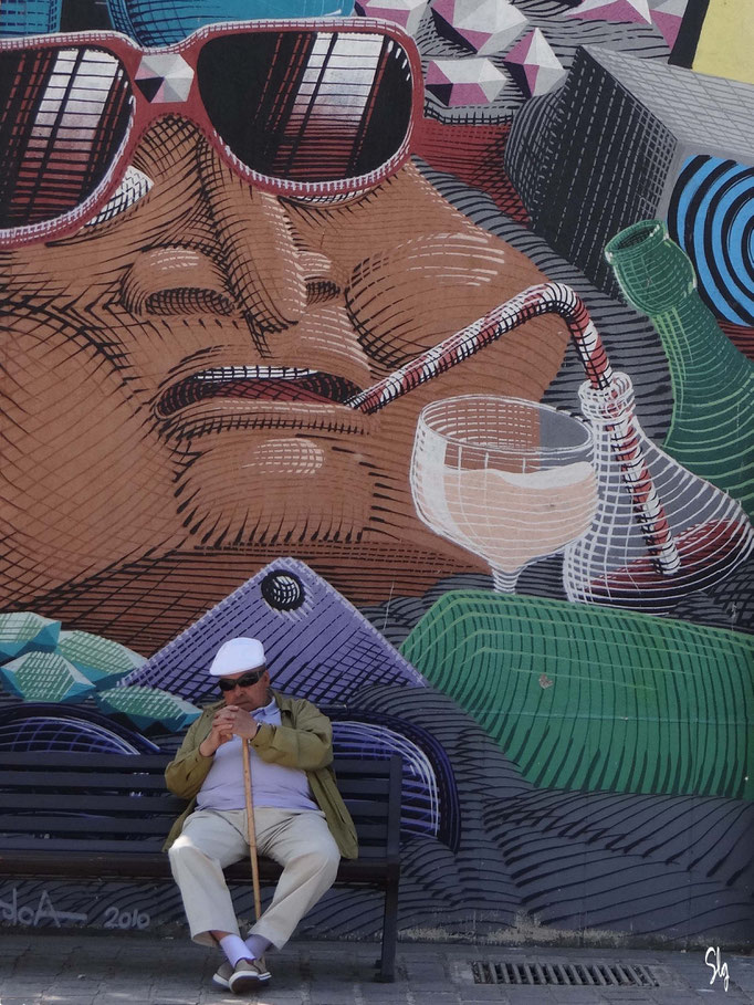 Sur le banc, il y a du sommeil ! - Vitry-sur-Seine (Val-de-Marne) 2015 
