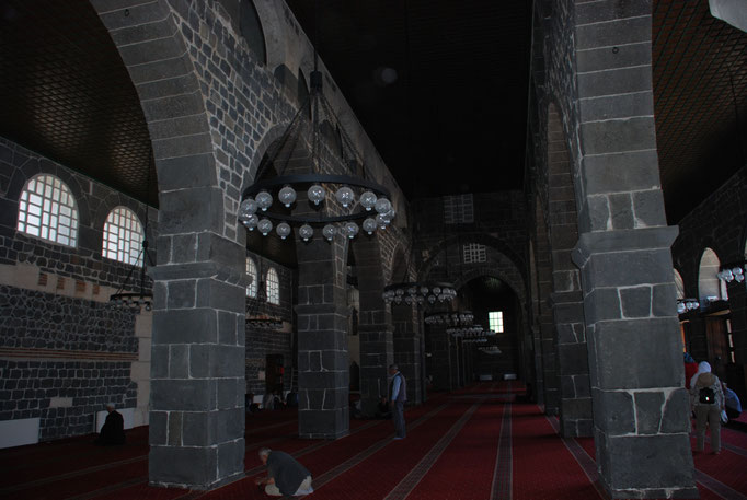 Türkei, Diyarbakir, Besuch der Ulu-Cami Moschee