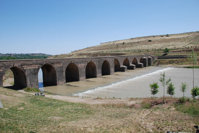 Türkei, Dicle Brücke von 1065 am Tigris