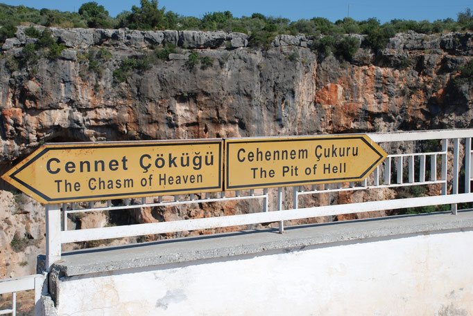 Türkei, Kizkalesi/Koriyks Korykischen Grotten Cennet ve Cehennem (Himmel und Hölle)