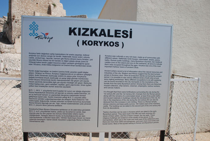 Türkei, Kizkalesi Blick auf die Mädchenburginsel und Ruinen der Festung Korykos