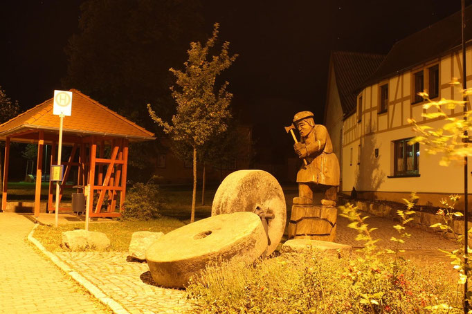 Der Mühlsteinhauer an der "Alten Mühle"