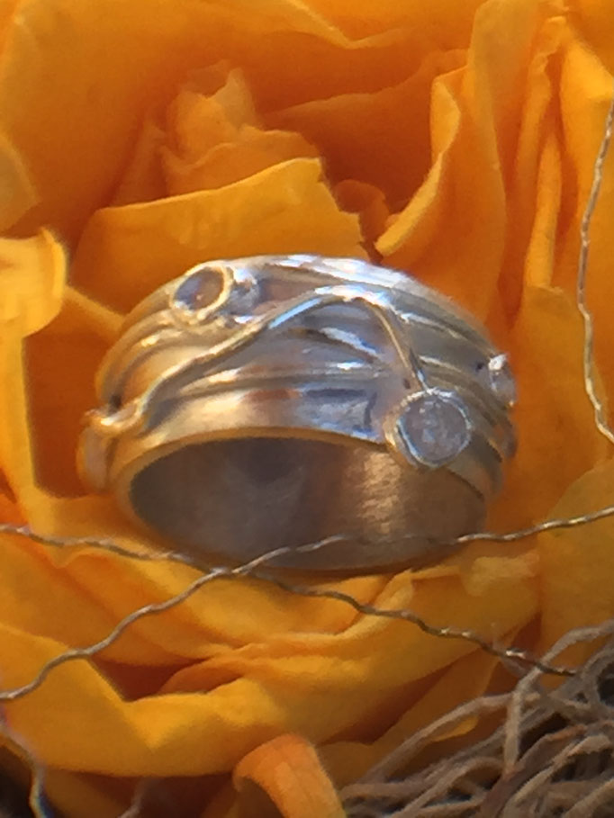 Ring mit mehreren Zrkonien