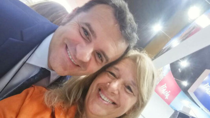 Gabriela Marinelli y diputado italiano y ex ministro de turismo