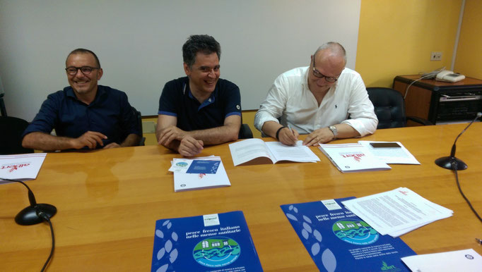 Firma del Protocollo di collaborazione fra Pier Luigi Gigliucci (direttore Sanitario Area Vasta2 di Macerata), Paolo Agostini (Albert Sas) e Simone Musciano (ELIOR Spa) gestore mense ospedaliere Macerata e Chiaravalle