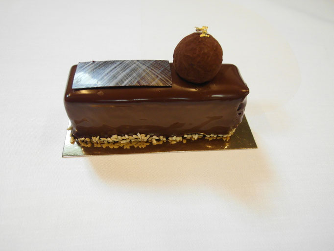 Schokoladenmousse auf Pralinenkrokant