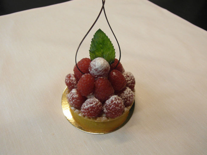 Himbeer Tarte gefüllt mit Diplomat Creme (Früchte Tarte je nach saison)