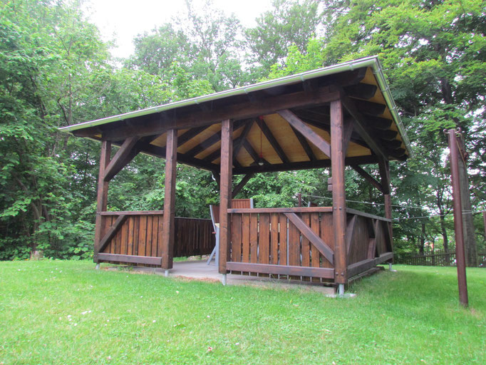 Pavillon mit Geländer