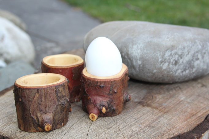 Geschenkidee Kunsthandwerk Eierbecher aus Eibenholz