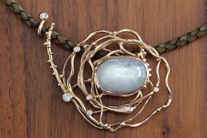 #pendent #redgold #diamonds #moonstone #moonstonesnow #uniquepiece #spirale