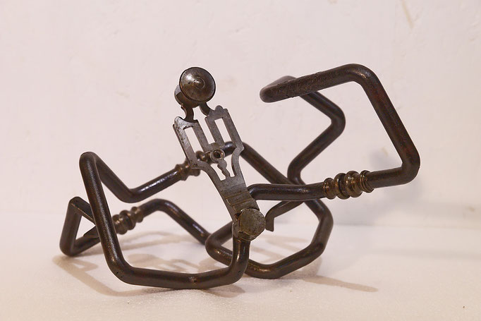Sculpture en acier réalisée par cintrage