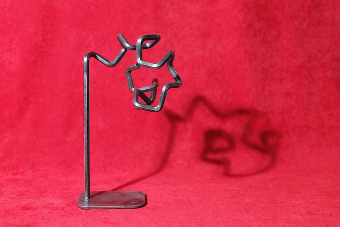 Sculpture en acier réalisée par cintrage