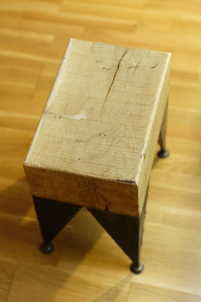 Tabouret en acier et bois