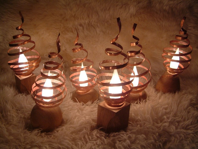 Petites lampes en bois et cuivre
