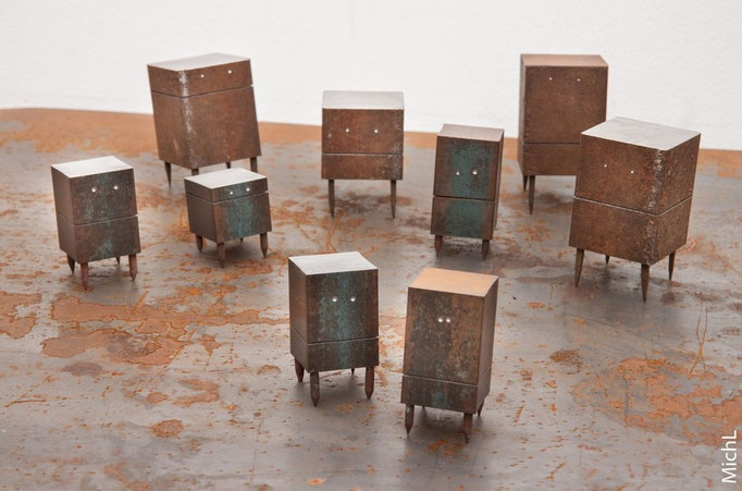 petites sculptures en acier
