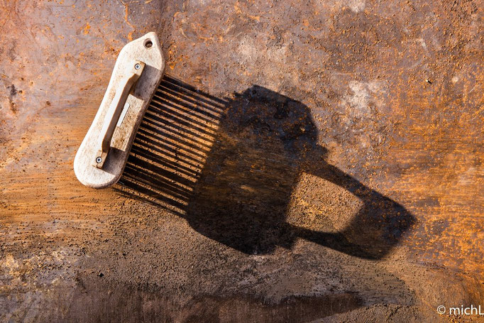 La brosse métallique, une de mes meilleures alliées, car embellie et respecte la rouille !   © Michel LAURENT (MichL)