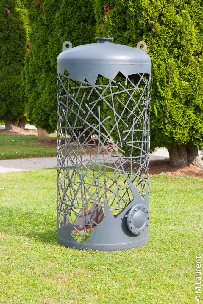 sculpture monumentale en acier réalisée à partir d'une citerne