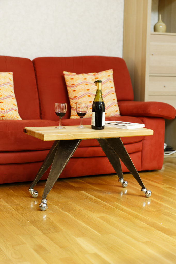 Table basse en acier et bois