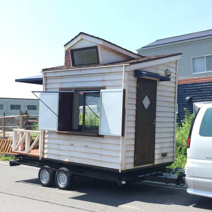 展示品処分、中古2坪4帖のミニショップ仕様トレーラーハウス 展示品処分、中古2坪4帖のミニショップ仕様トレーラーハウス