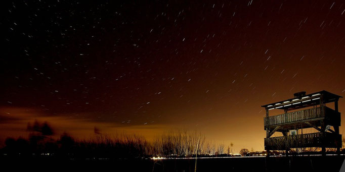 Beobachtungsturm bei Nacht