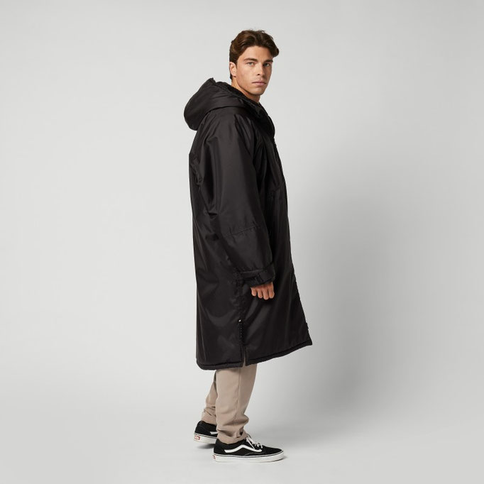 Mystic Poncho Explore Black in zwei Größen