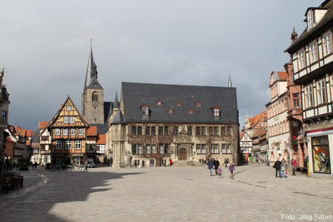 Der Rathausplatz in Quedlinburg