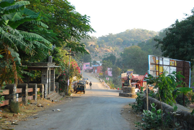 Kumbhalgarh 16.11.2014: Early and cold  morning at downtown Kumbhalgarh.