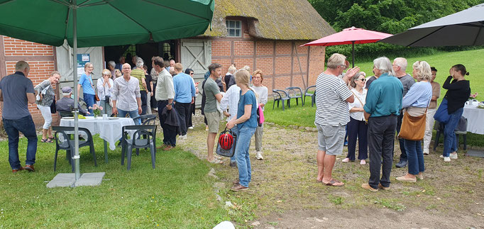 Vernissage Ausstellung "Von Bohnen und Bergen" (Volker Tiemann u. Elke Schweigart) 01.06.25 /Gut Seekamp/ Fotograf: Wolfgang Brammen