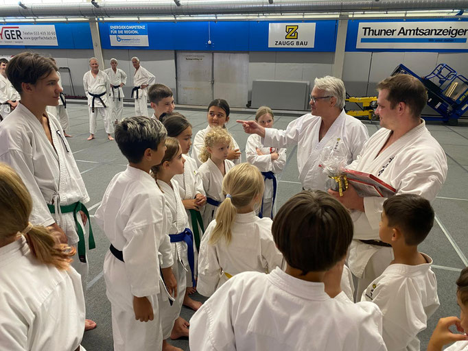 Mikael Sensei wird Beschenkt