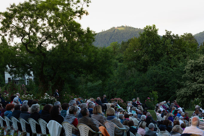 The Audience, Mountain Merkur in the Background; Photo by Natalie Dautel