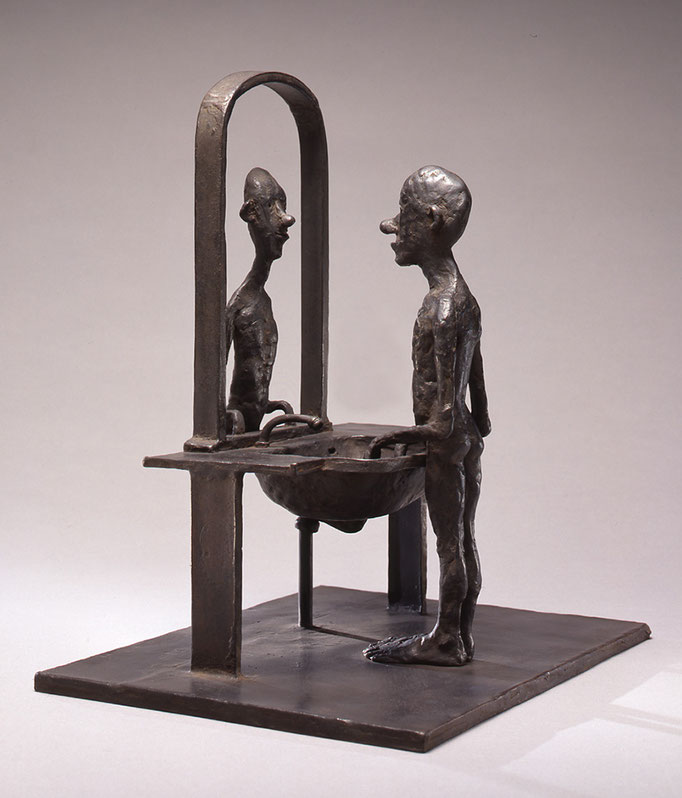 Mirror / bronze / 32.0×21.8×28.3cm / 1993　「鏡」ブロンズ