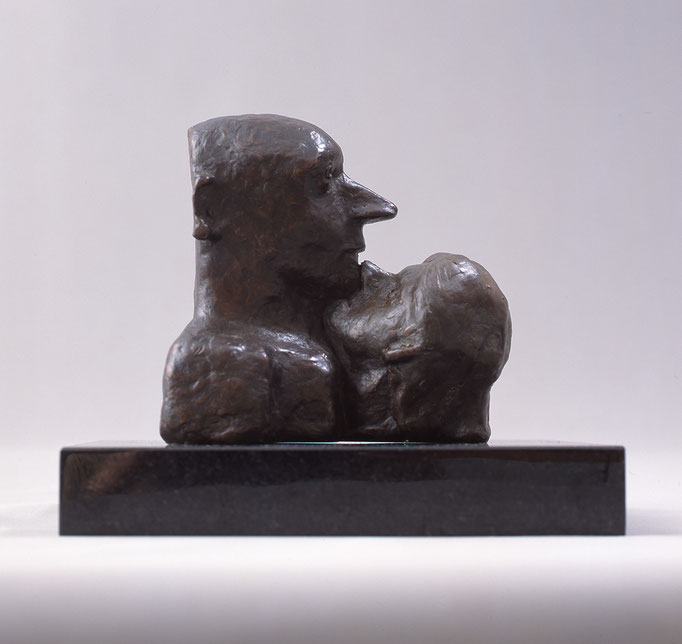 Two Faces / bronze / 12.5×13.5×9.0cm / 2002　「二つの顔」ブロンズ