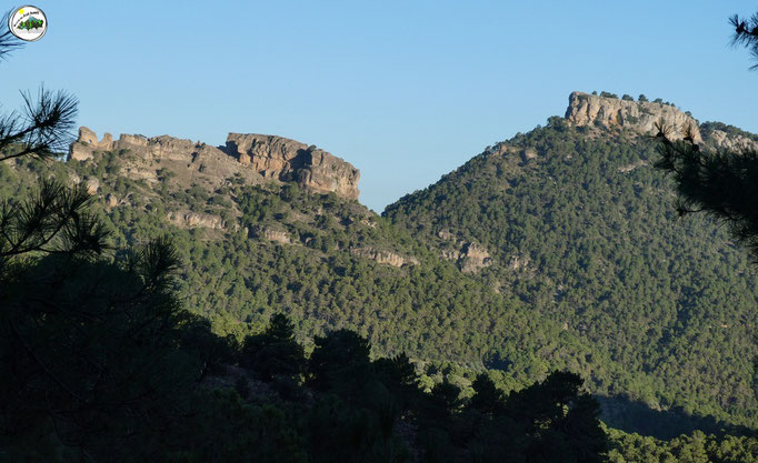 Piedra del Agujero y cerro Bucentaina
