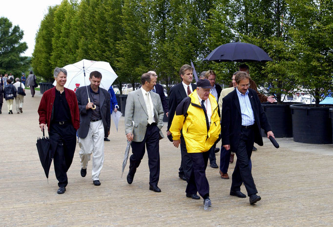 2002 | Expo '02, Murten. Rundgang mit Kunden. 