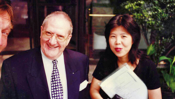 China '98 | Shanghai: Mit der ständigen «Übersetzungs-Begleitung».