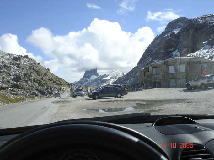 St. Ulrich/Gröden '06 | Grödner Joch, Passhöhe: Auf dem Weg nach Cortina d'Ampezzo.