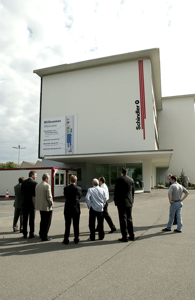 2003 | Ebikon: «Schindler-Lobby», Besichtigung nach Umbau.