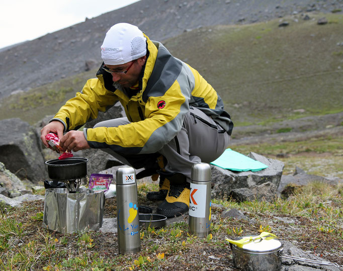 RUSSIE, Caucase, documentaire "Les Toits de l'Europe", ascension du mont Elbrouz (5 642m)