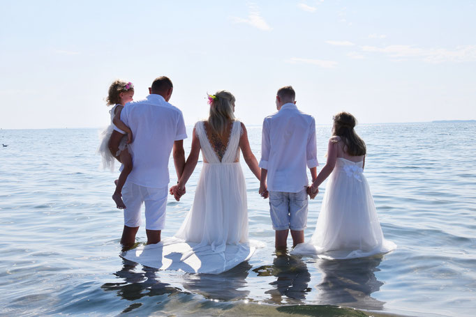 Familienshooting Hochzeit an der Elbe