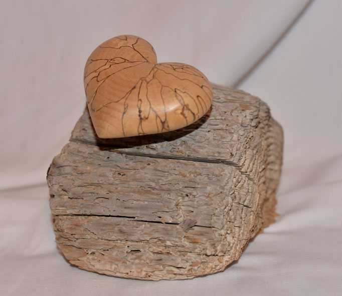 Gezeichnetes Herz - 12x14cm - Buchenholz - Verkauft