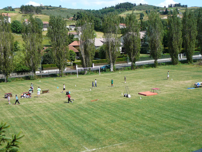 terrain de foot, colonies , Saugues, Haute-Loire