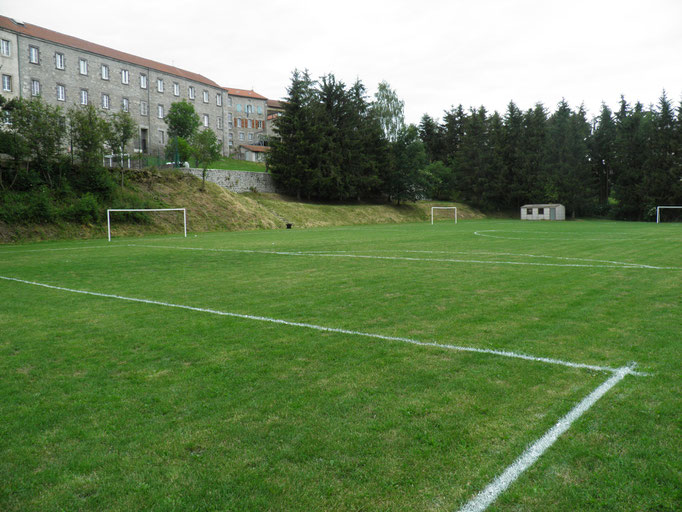 terrain de foot, satge de foot, Saugues, Haute-Loire