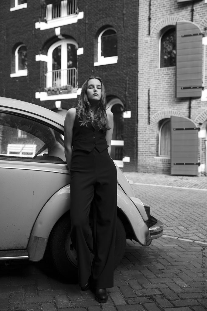 Luna gefotografeerd door Stefan van Ruijven Fotografie in het centrum van Amsterdam. Ze staat ingeschreven bij verschillende modellen- en castingbureaus en we hebben foto's gemaakt om haar portfolio een update te geven. Ze draagt verschillende outfits.