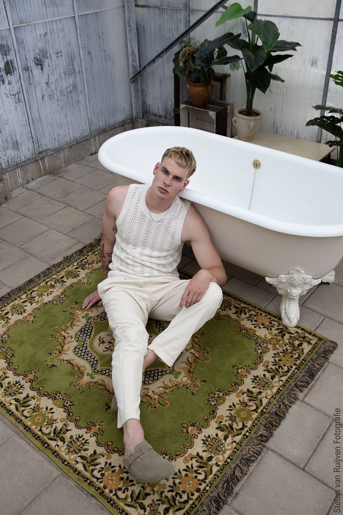 Fotoshoot Dag, Fotoshootdag, Breukelen, De Oude Kas, Portfolio, Portfolio laten maken, Portfolio shoot, Model Portfolio, New Generation Models, Bas, Model, Modeling, Mannelijk Model, Malemodel, Men's Fashion, Outfit, Kleding, Herenmode, Tattoo, Inked