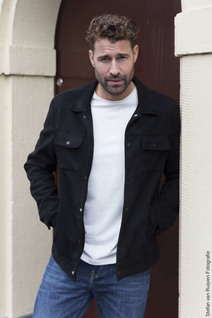 Commercieel model, mannelijk model, fotografie, portfolio, portfolio laten maken, nieuwe foto's nodig, castingmodel, casting, castingbureau, inschrijven castingbureau, inschrijven modellenbureau, malemodel, acteur, commercial, model fotografie